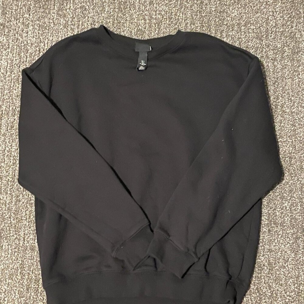 Large H&M Black crewneck sweatshirt